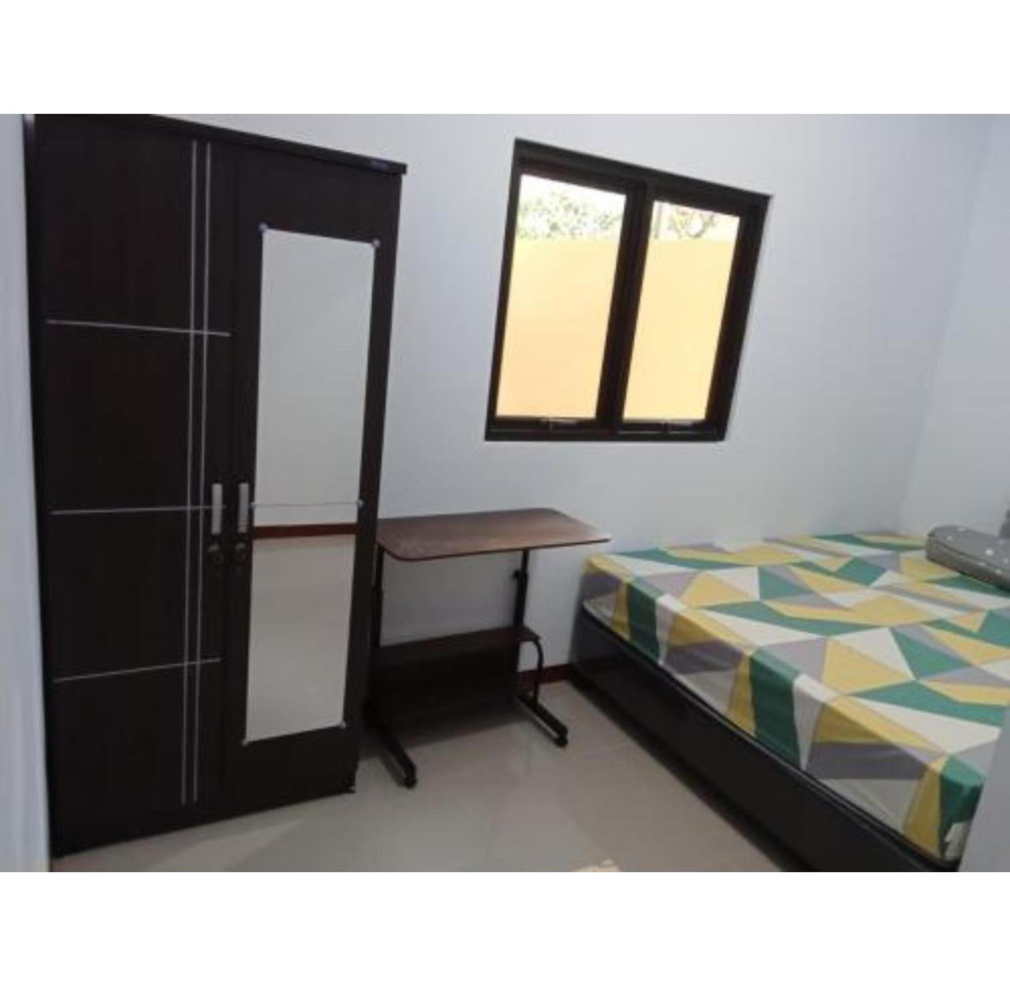 Spot On 94166 Kost Bunda Syariah Hotel Bekasi Bagian luar foto